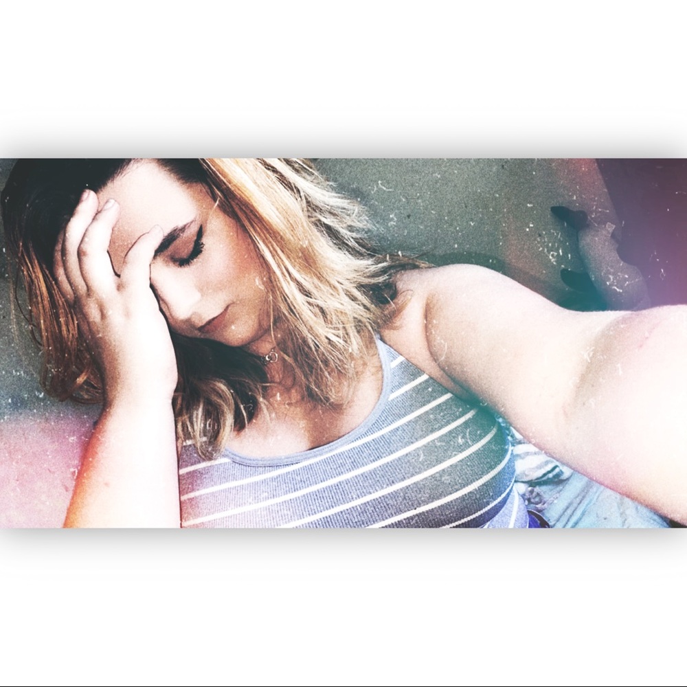 Meet your posher, Larissa ♔